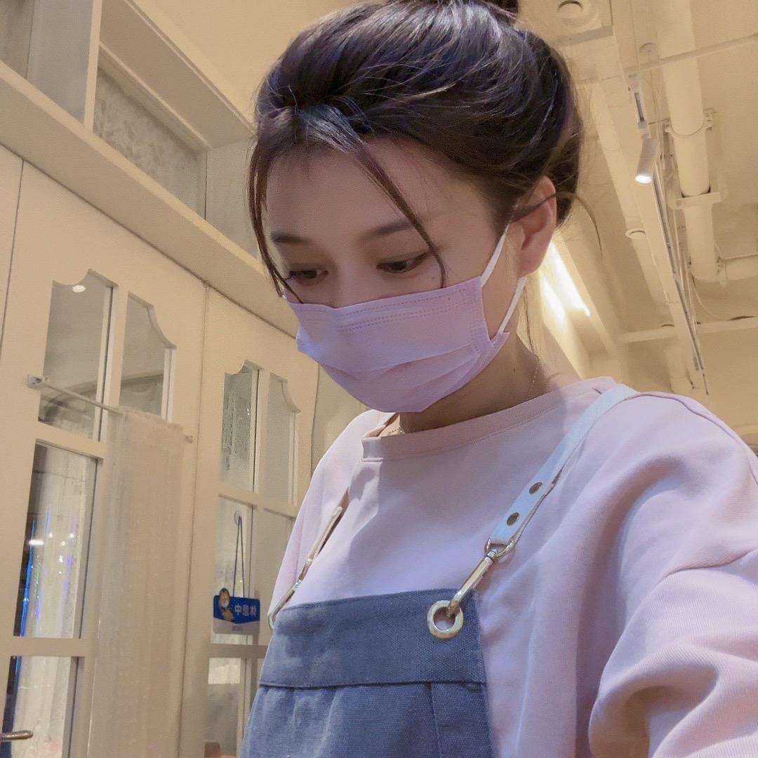 @莹呢啊（地摊女神）