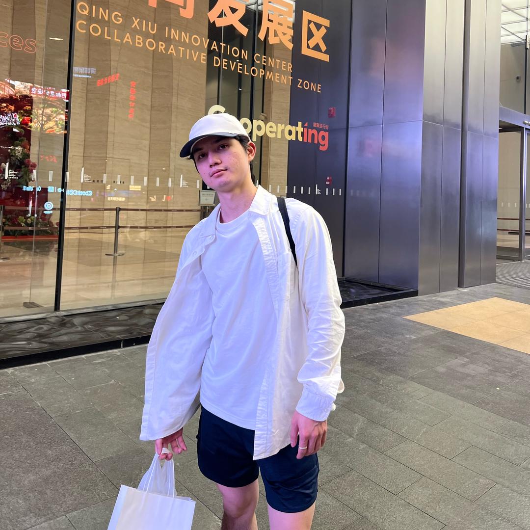 不开心的小马