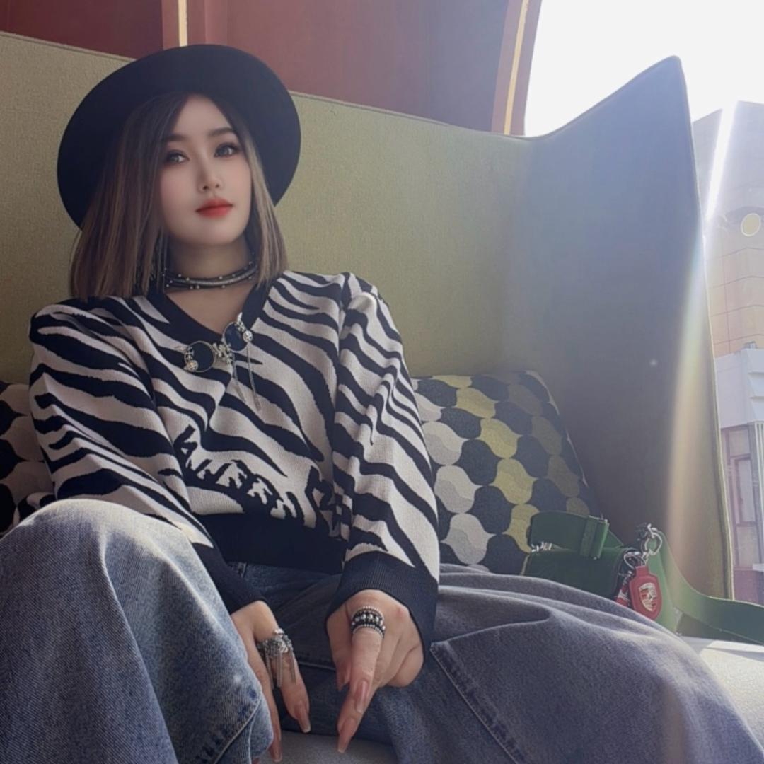 凌家塘<伟亮花生瓜子坚果炒货批发>崔小夏