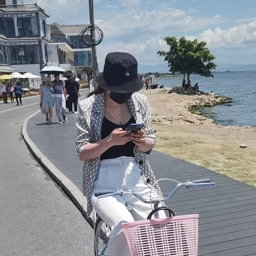 汪小犟（老板娘）