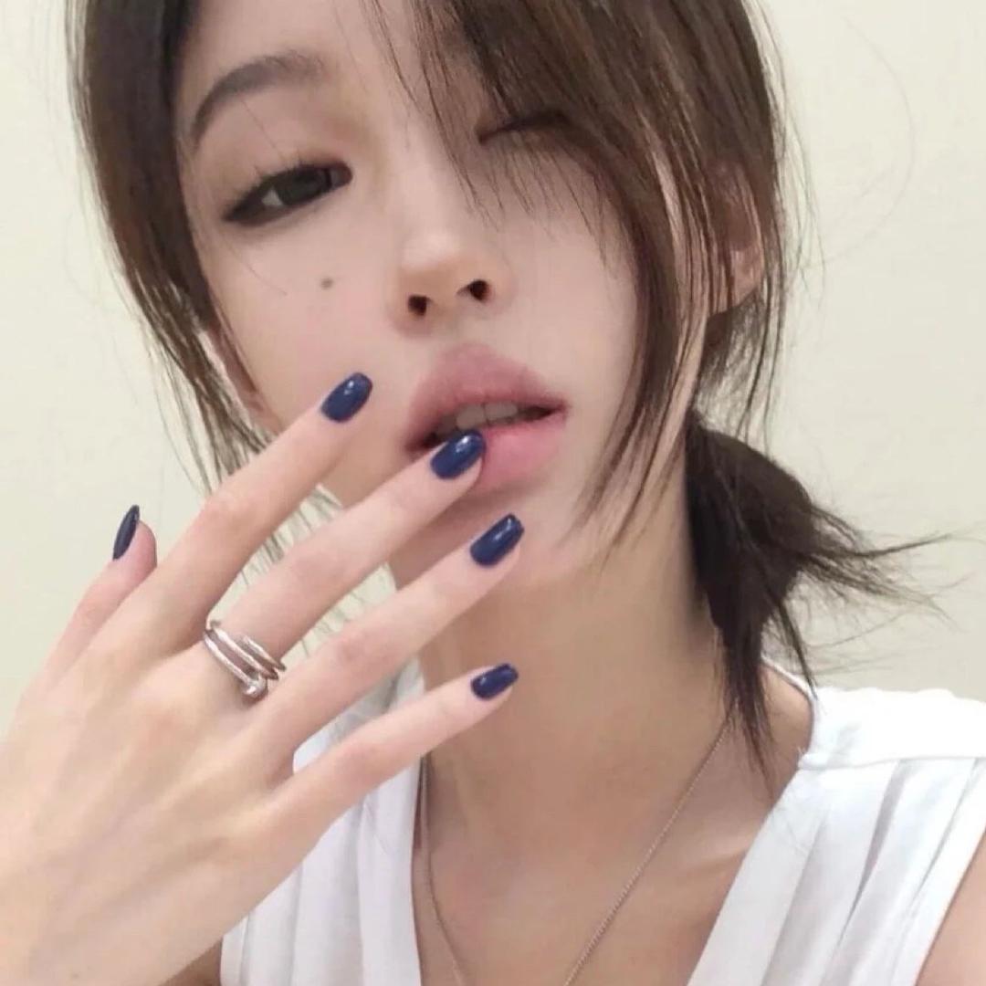装忧郁被狗追