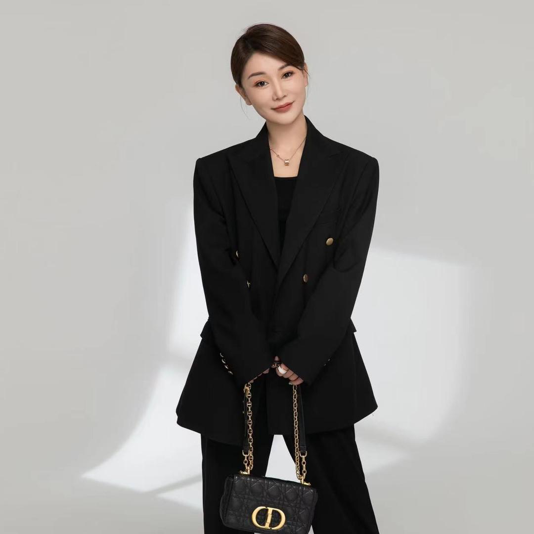 卖车的小美👑
