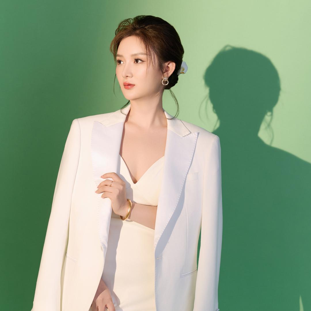 我就是夏薇薇呀