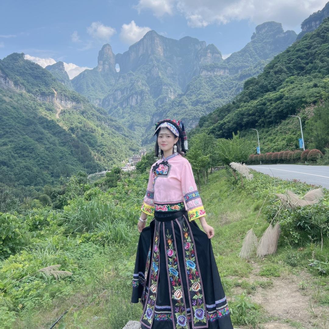 张家界导游董啊妹（纯玩品质游玩）