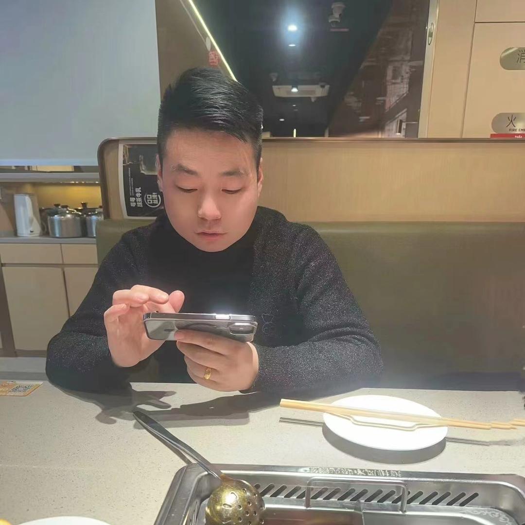 开面包车的小哥哥