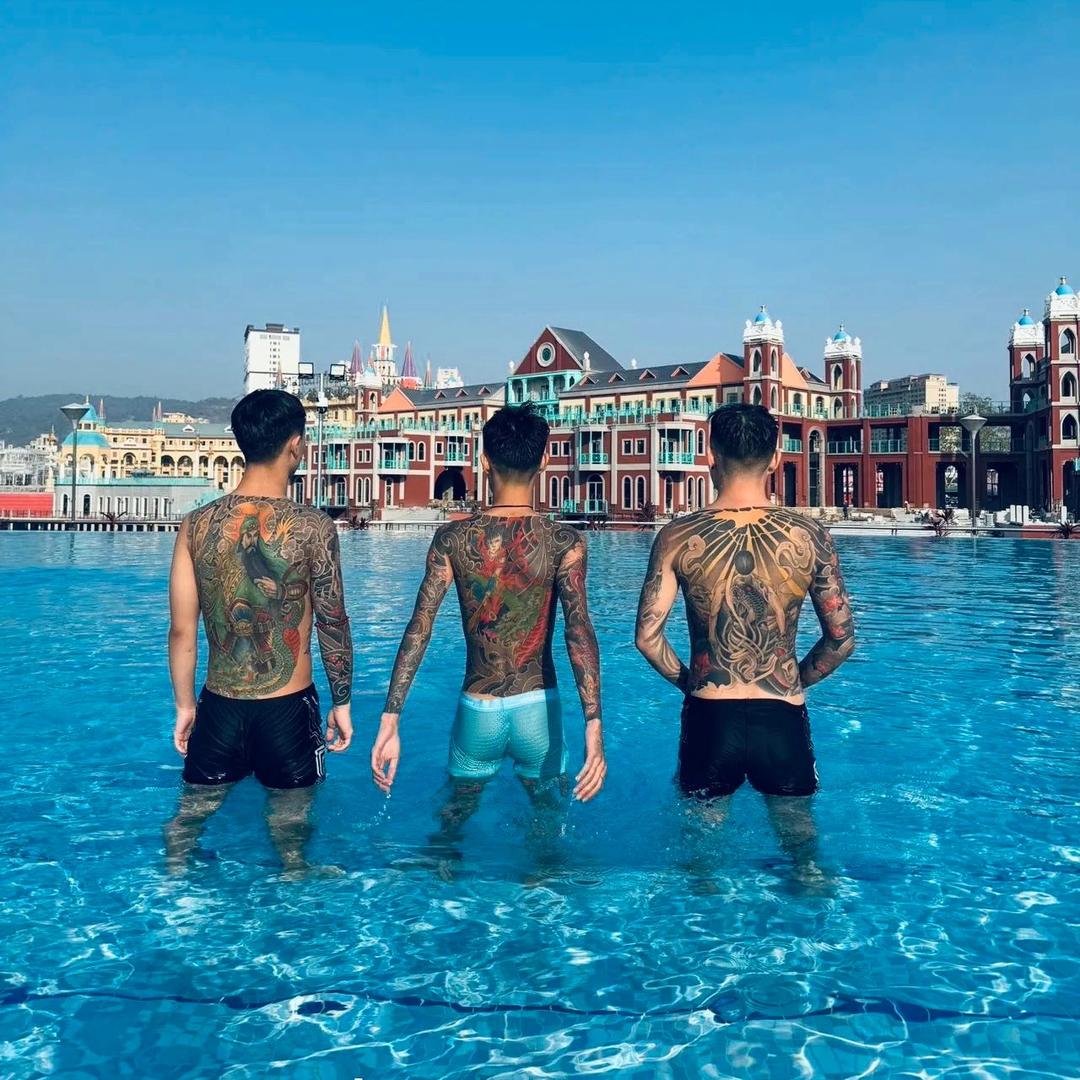 .                 🪳