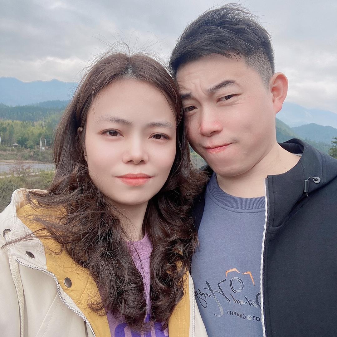 小谈夫妇一家