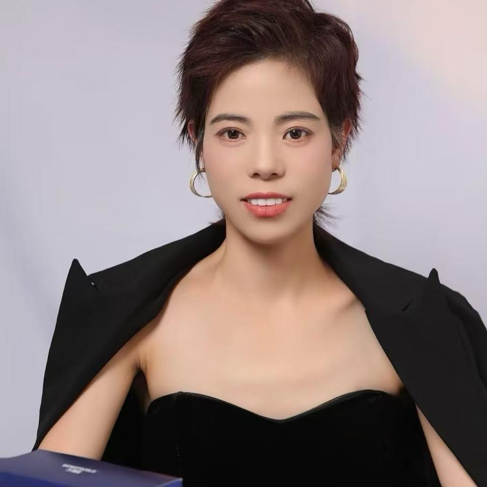 我是郑小妹(外号大王)每天早上6点40播