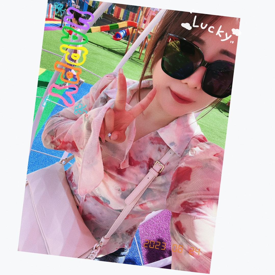 卖珠宝的小姐姐💍周大生8号贺佳吖～