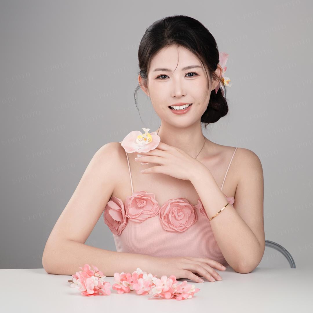 吴美美.