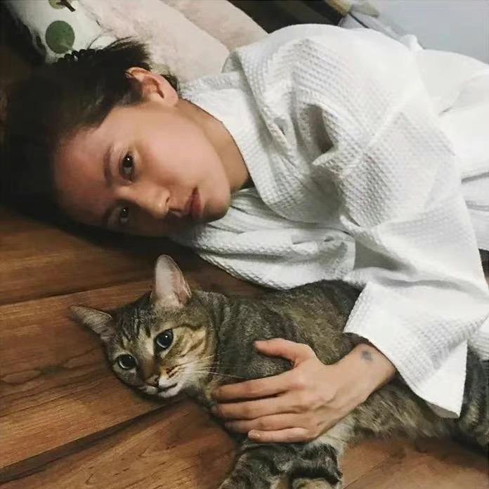 咻咻.