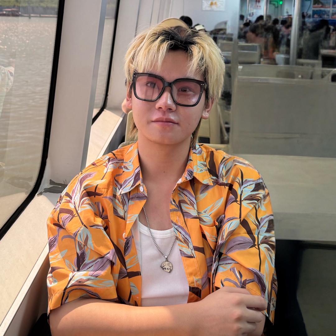 不爱笑的谭老师