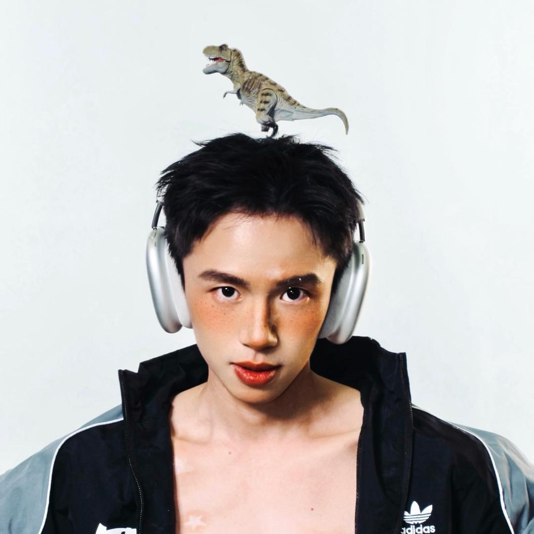 张三两