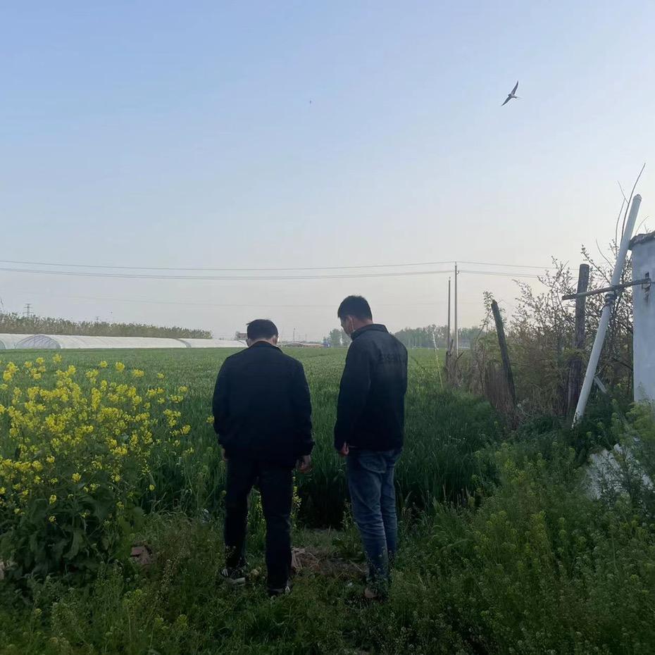 农村人（搞笑小伙）