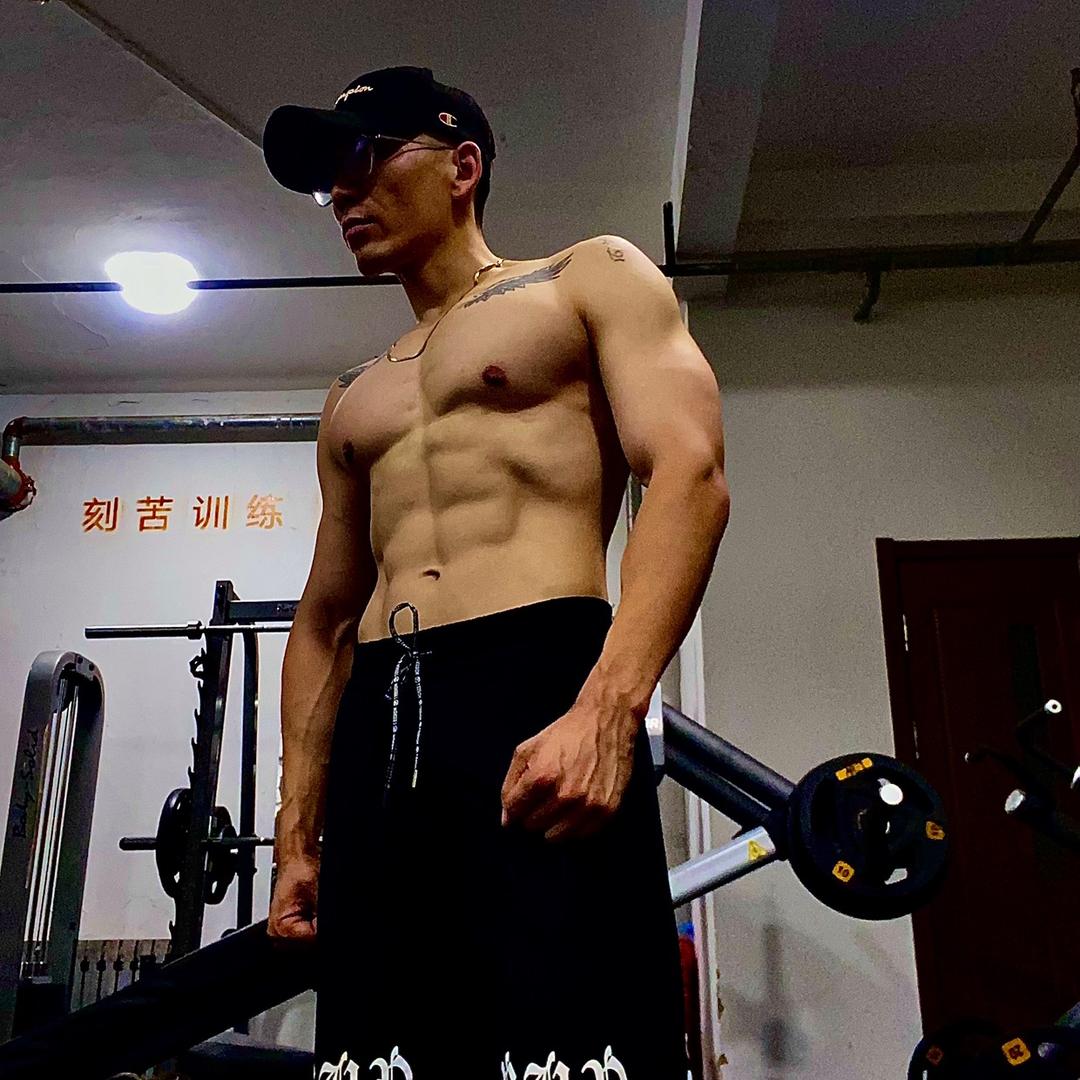 喜欢健身的小辉辉