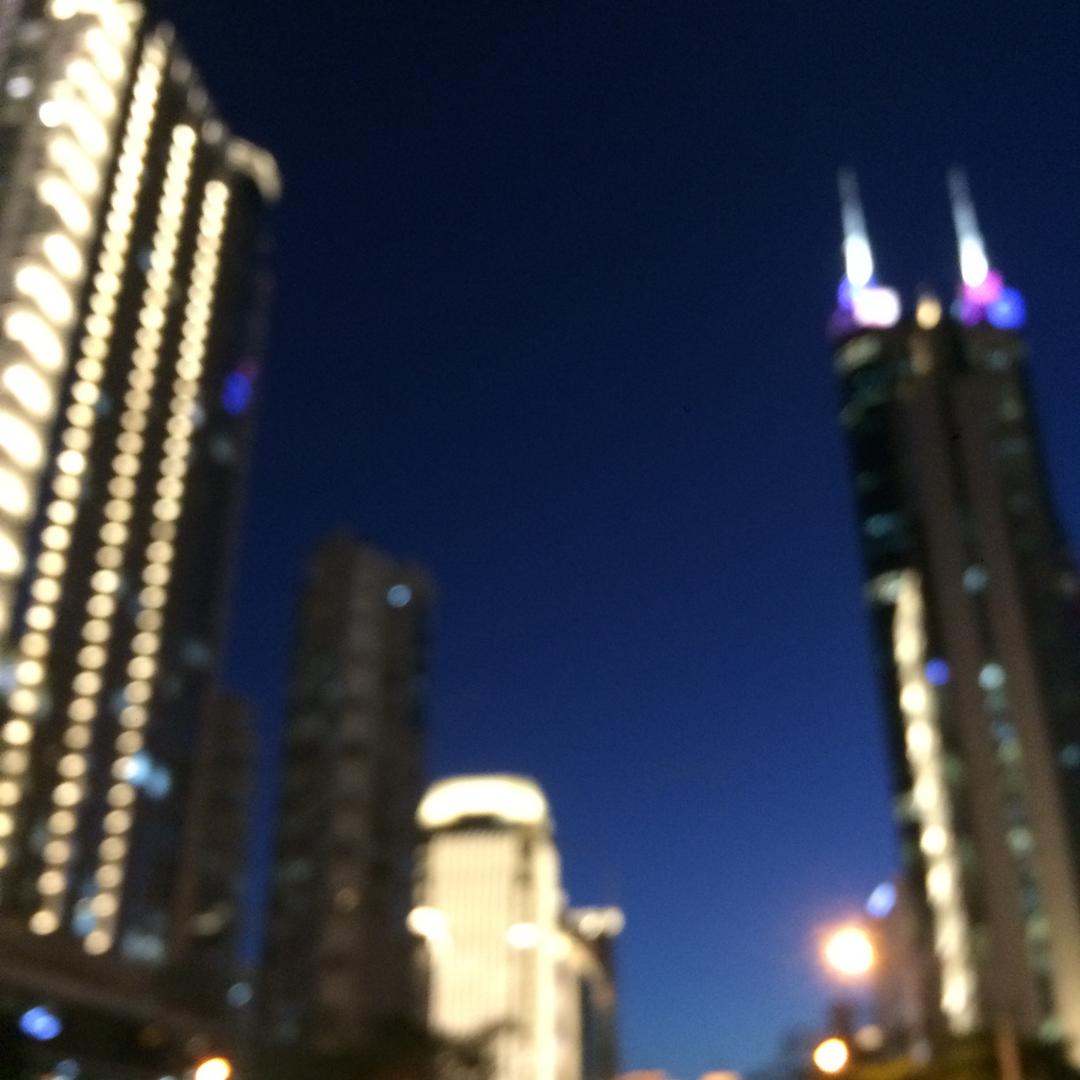 站在珠穆朗玛峰上放风筝