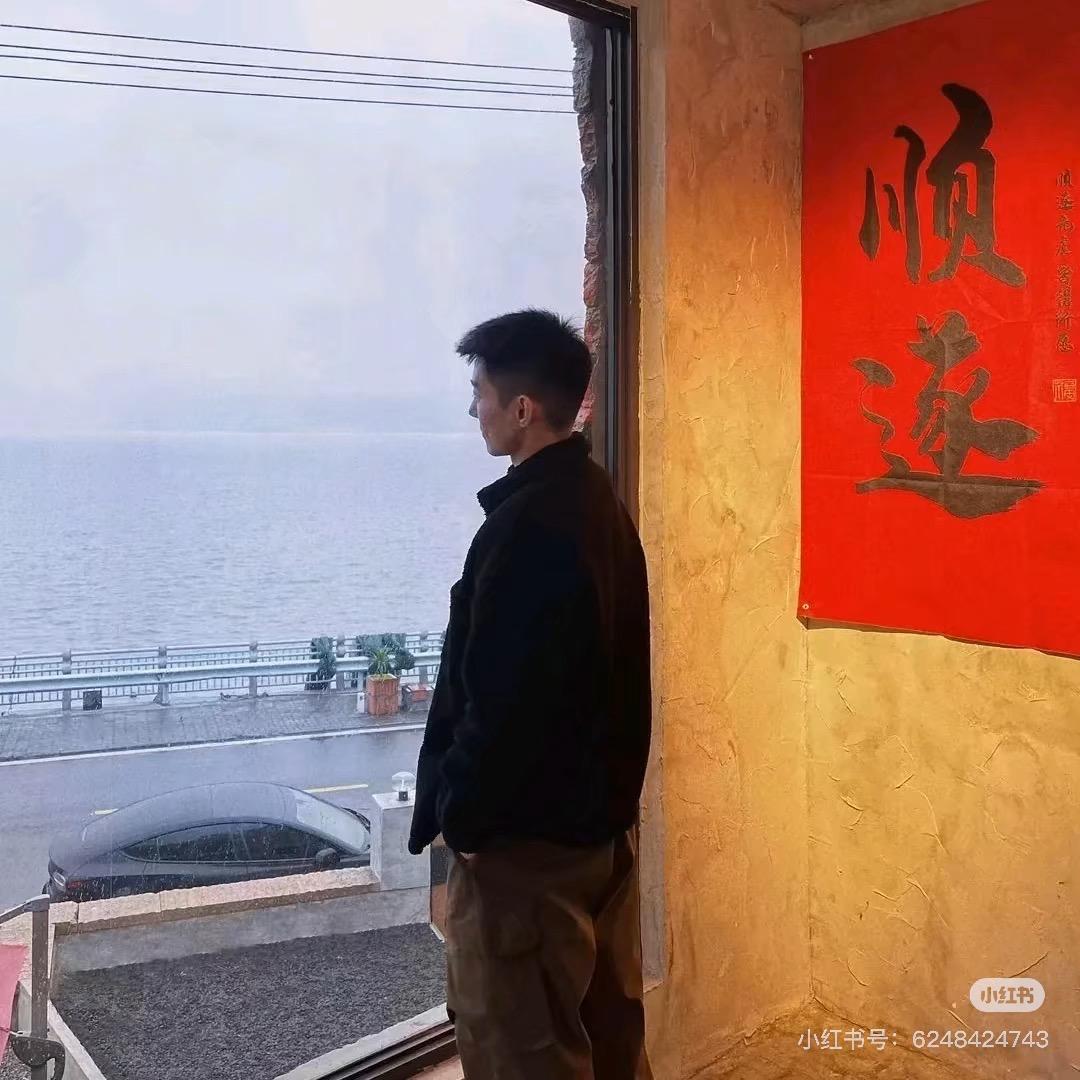 胡天硕.