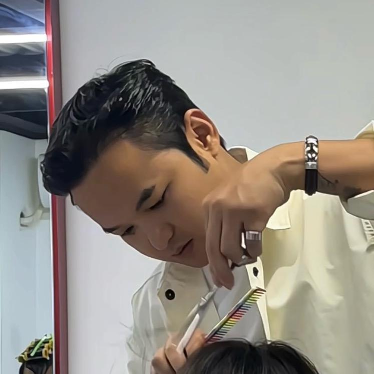 兰州老莫青成美发店