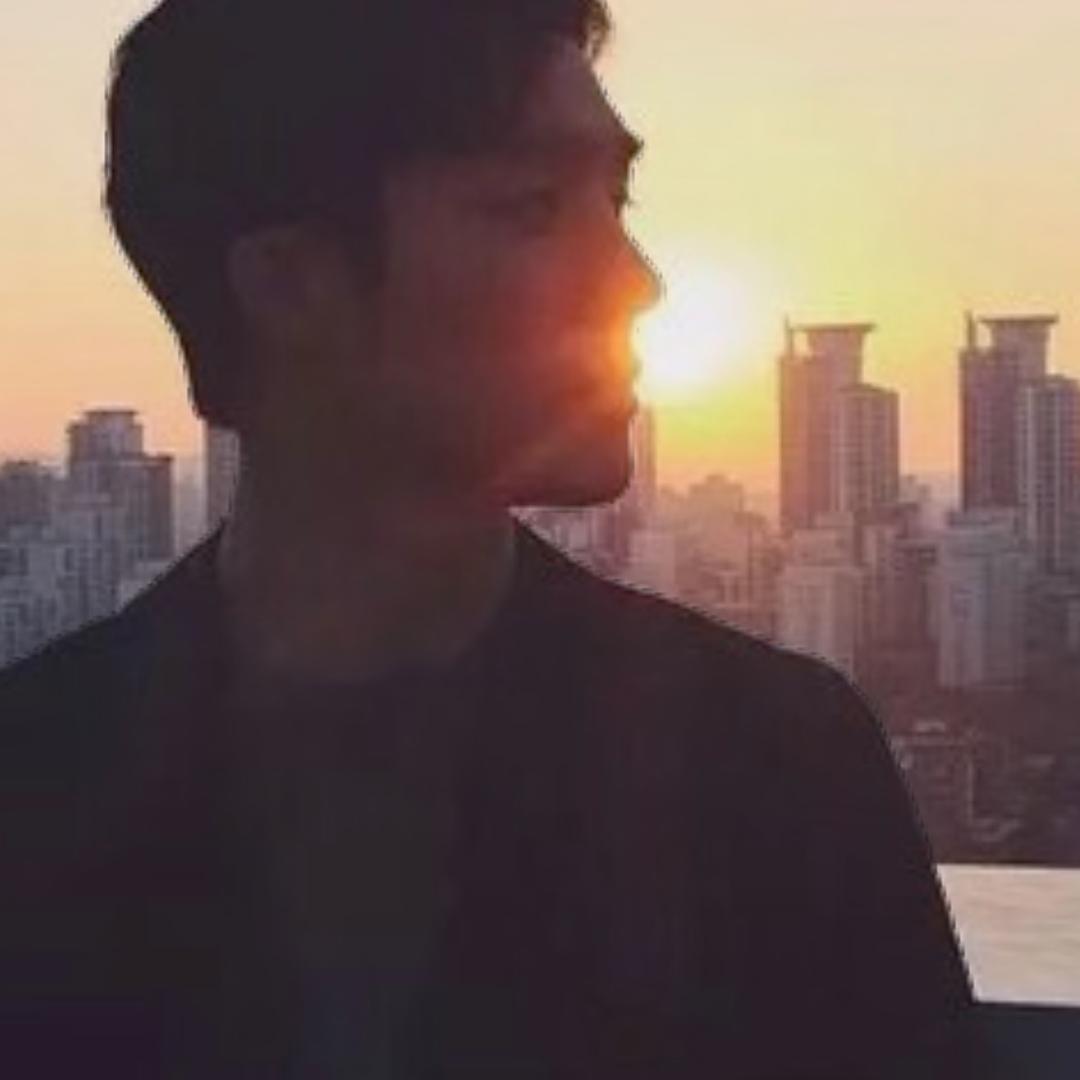 ｛霞云照晚间｝