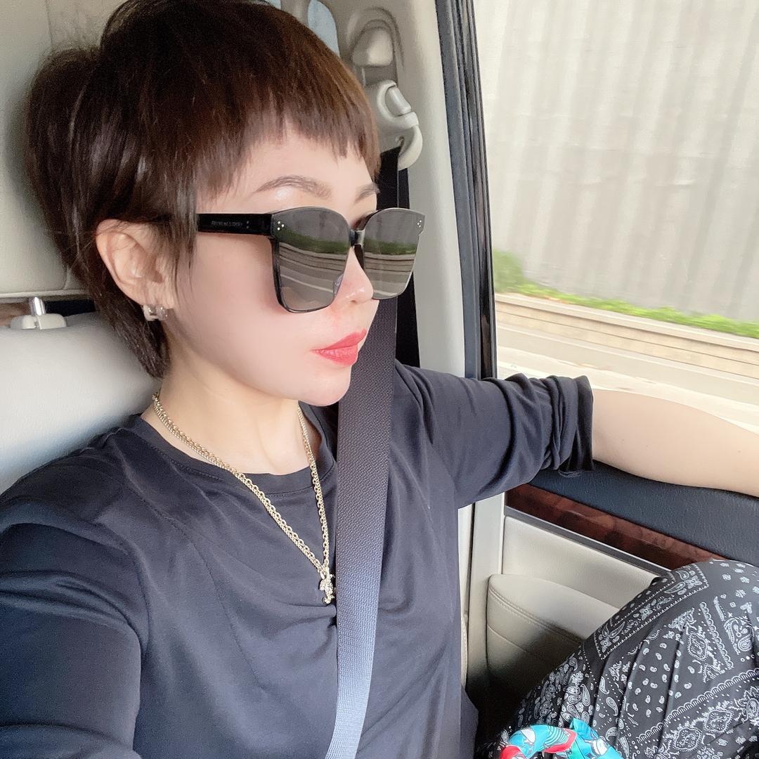 晓楠名品服装店