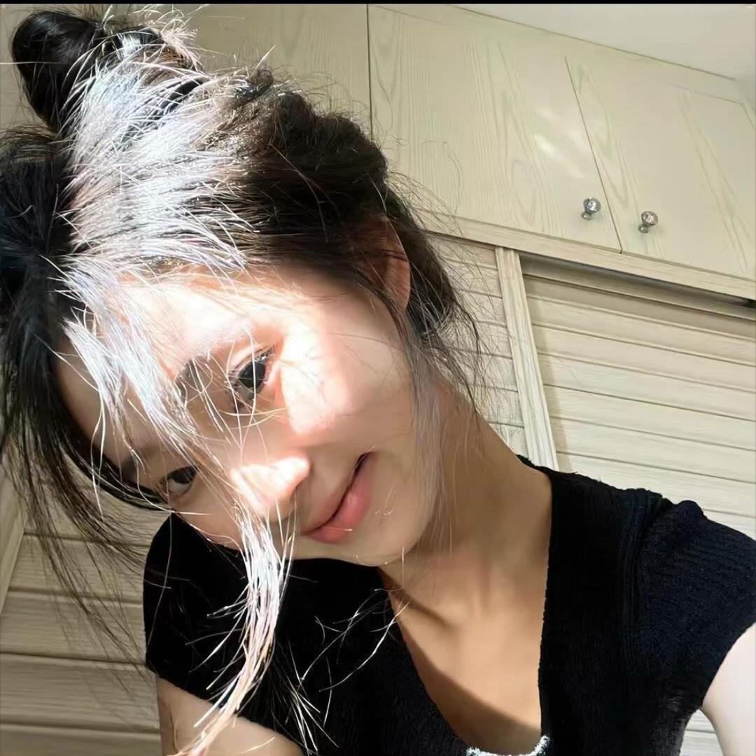 伊一.
