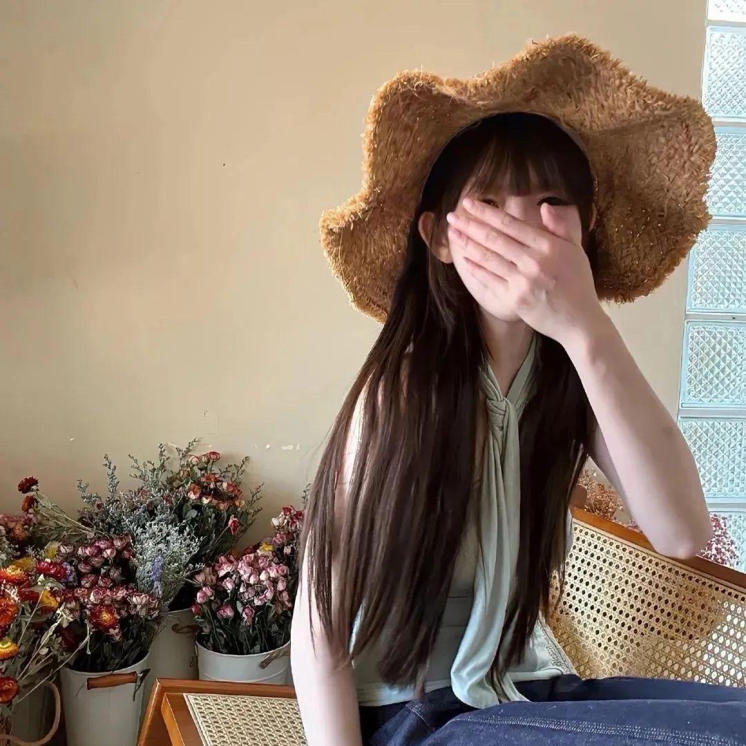 饼干盒有块小饼干