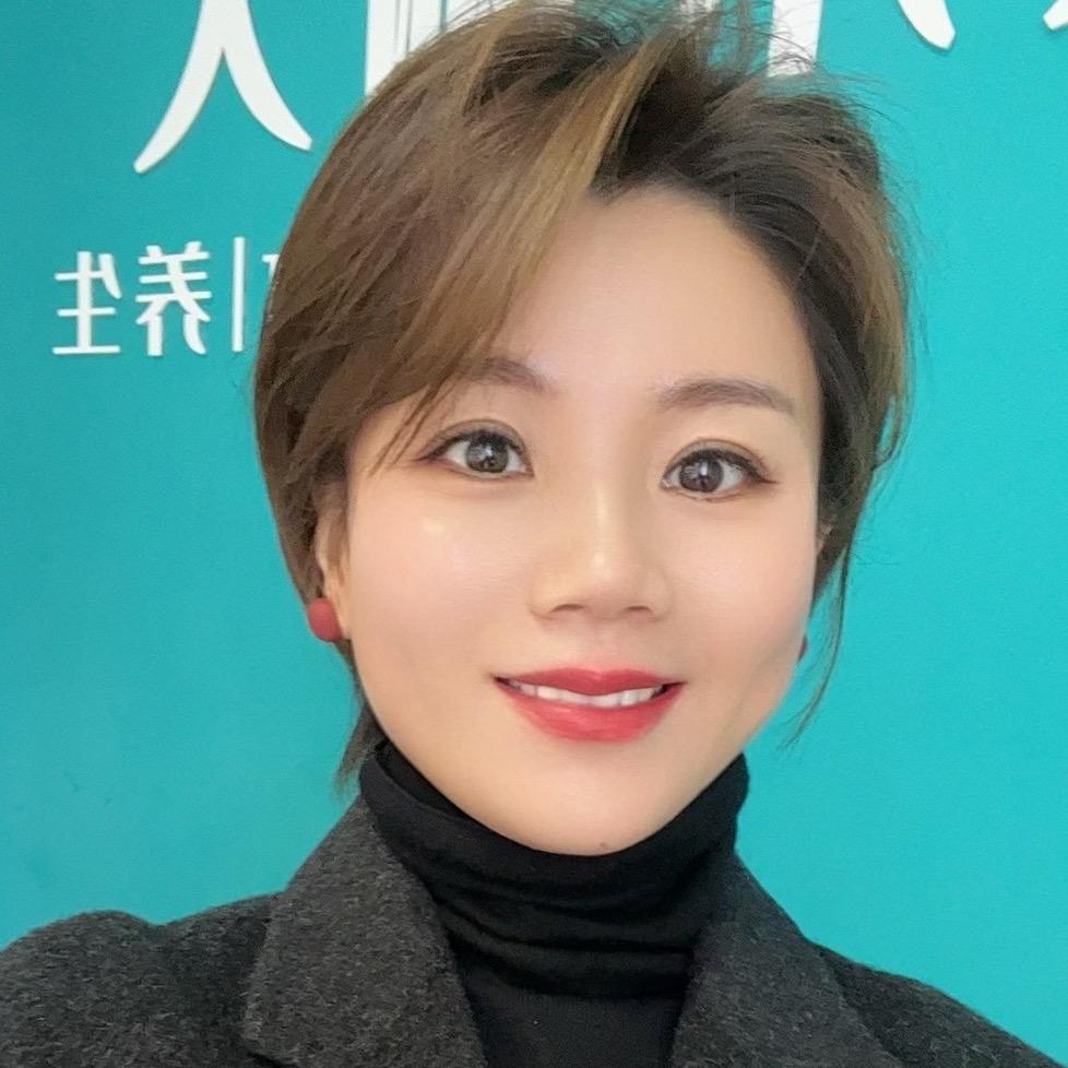 左芳（英典秋禾俪人皮肤管理）