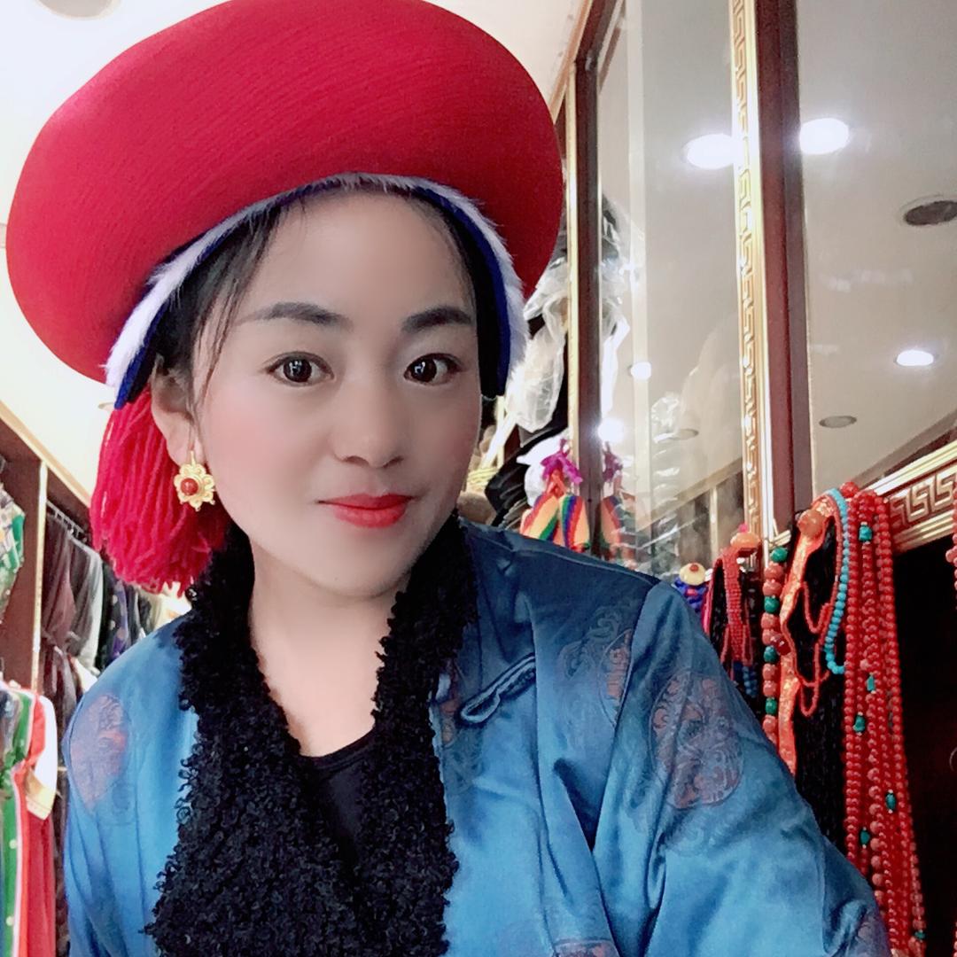 青藏民族服装店
