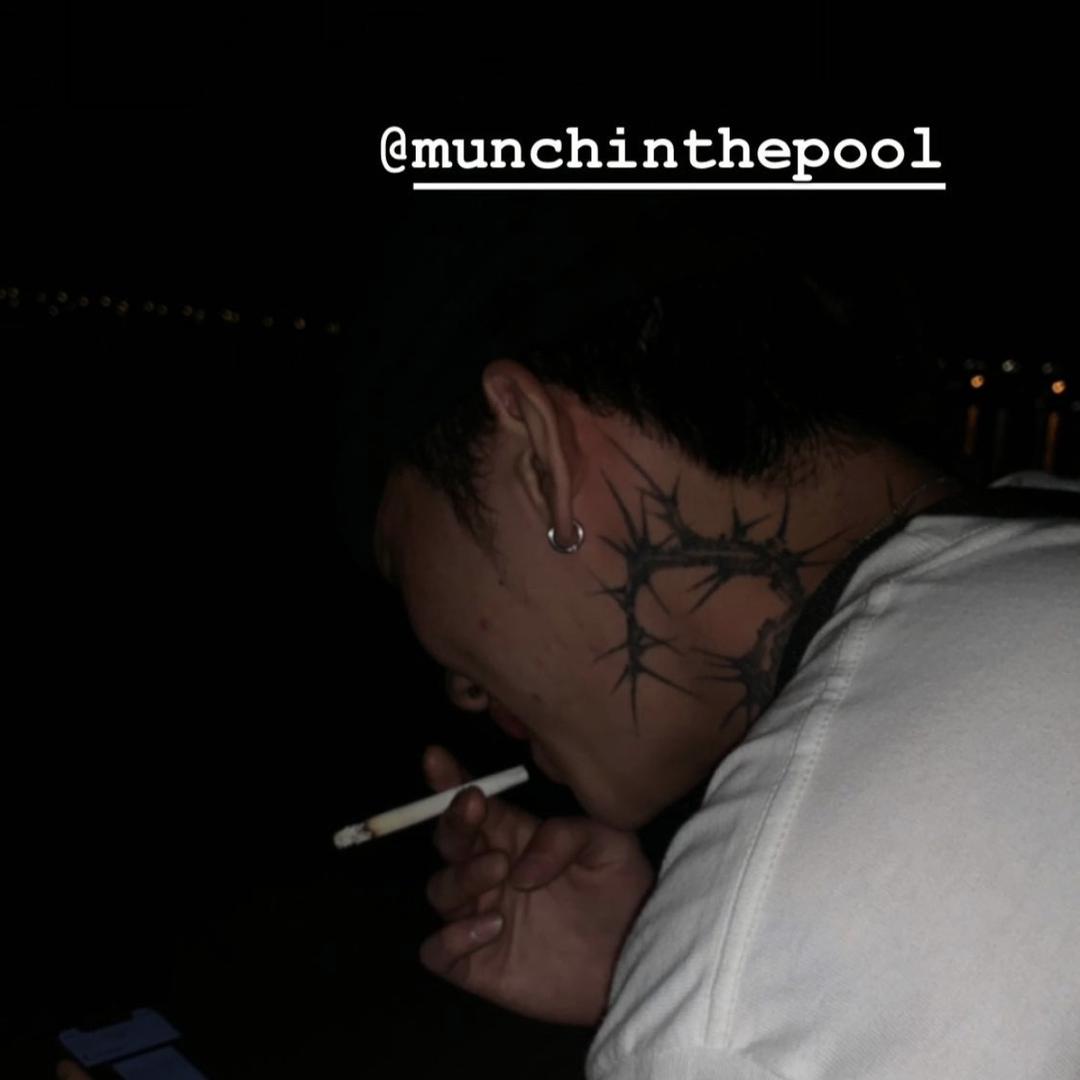 YHA.