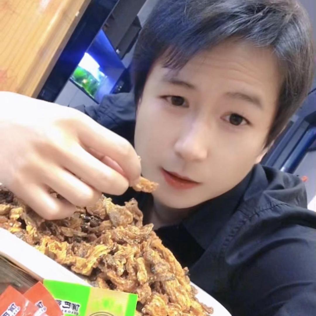 小辰爱吃肉