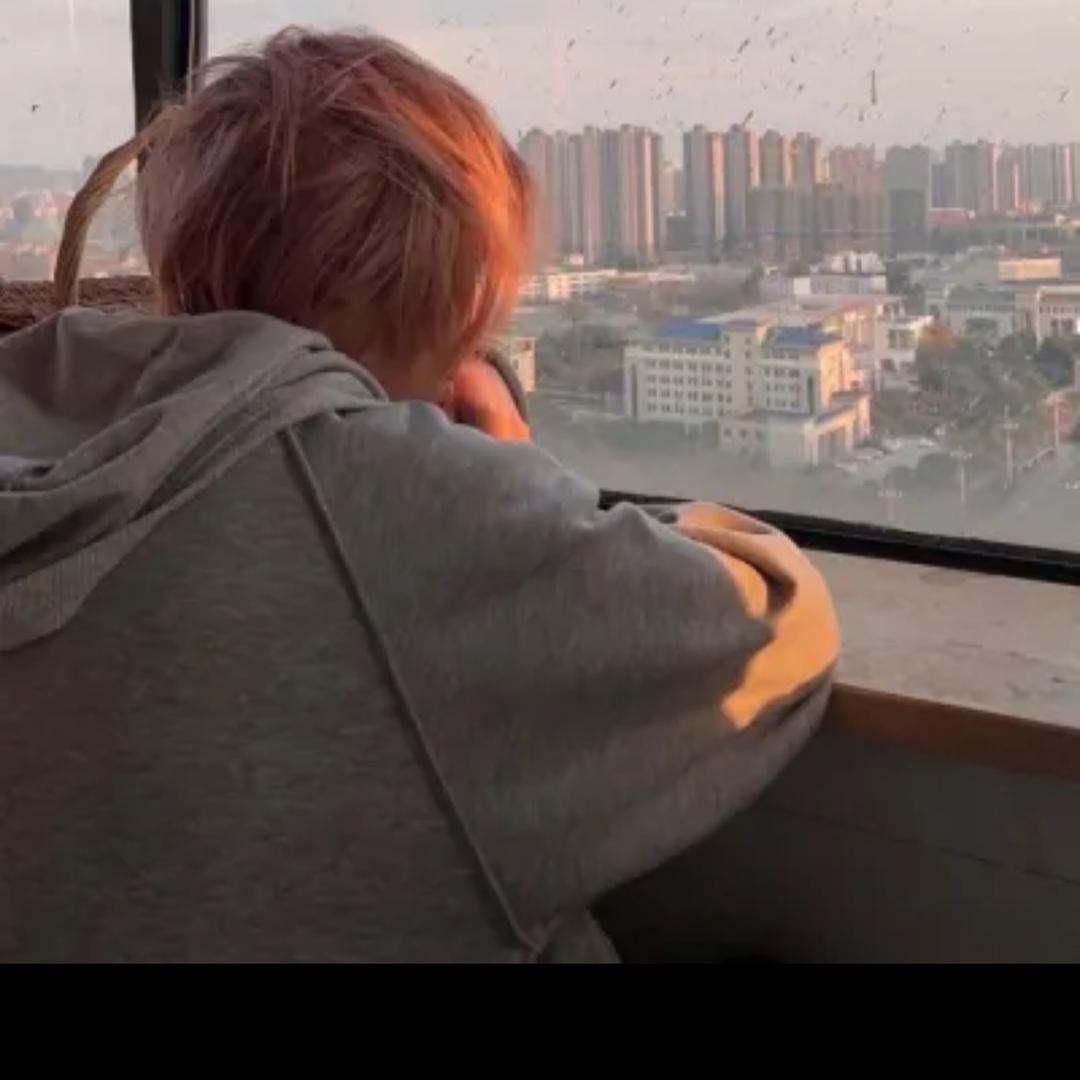 金铲铲朵拉（娱乐主播）