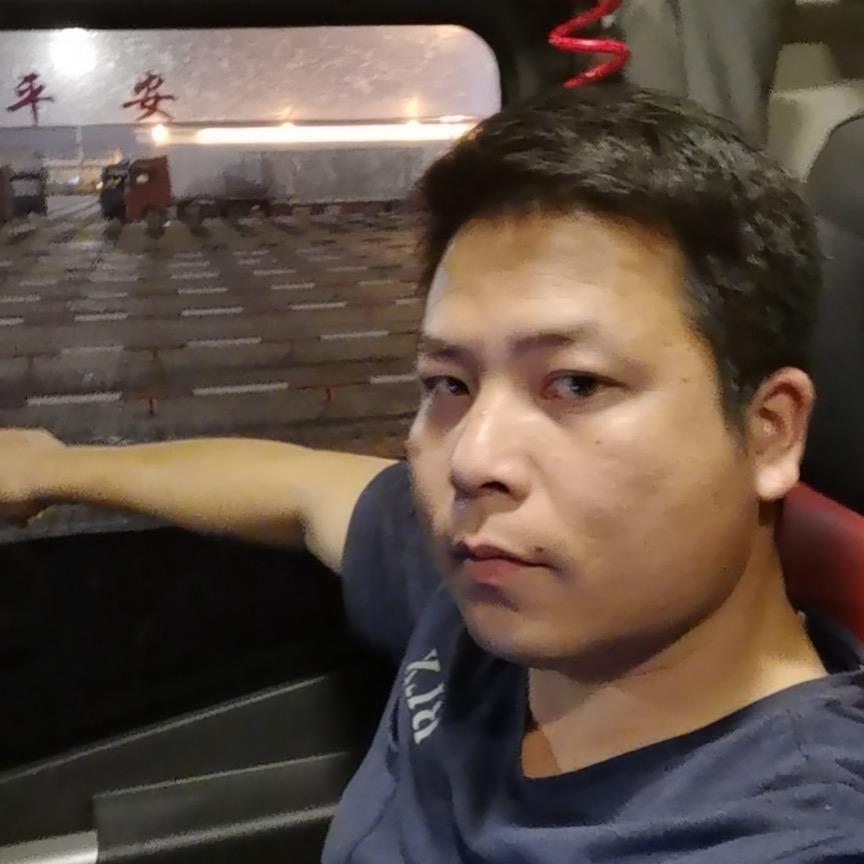 李亮