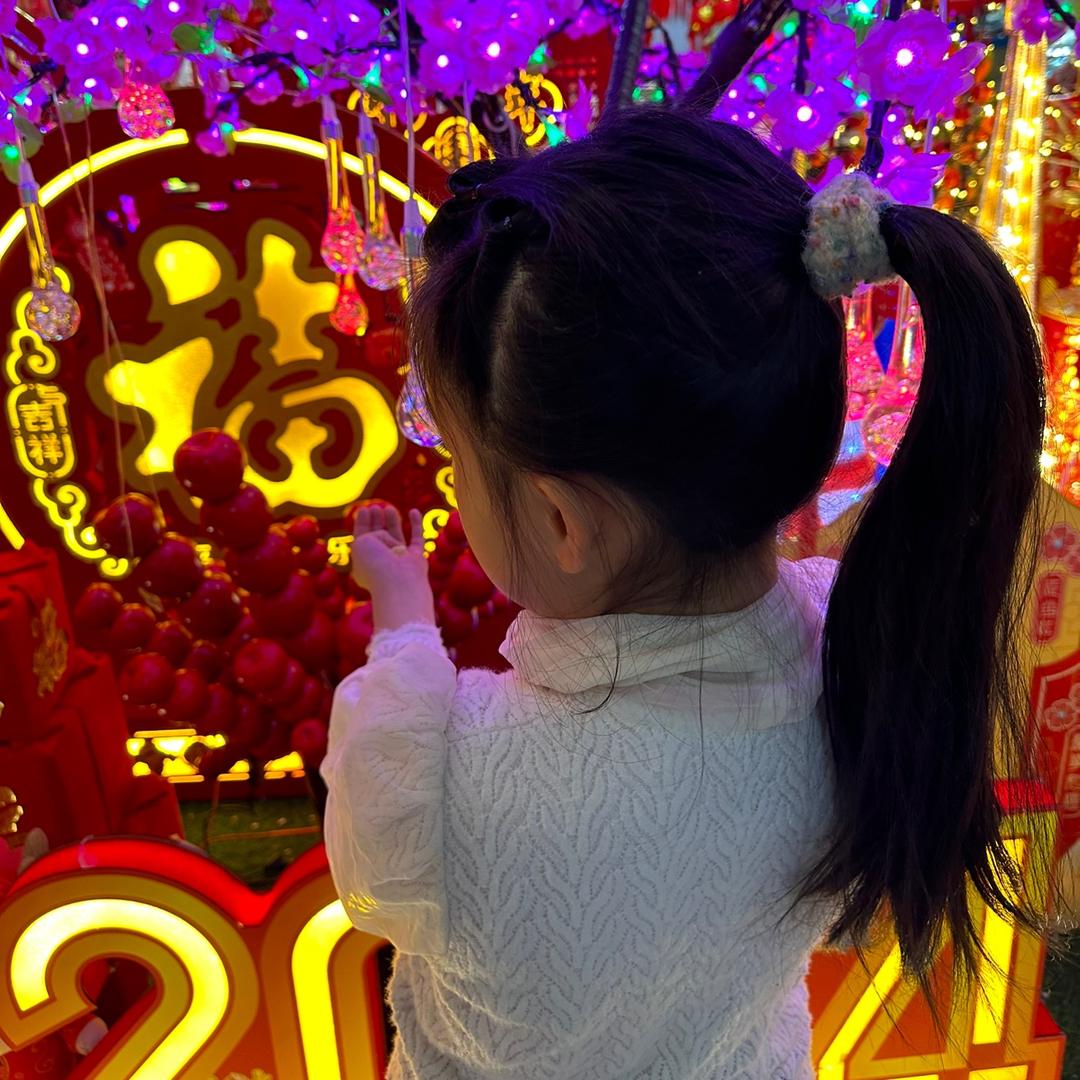 是微微吖
