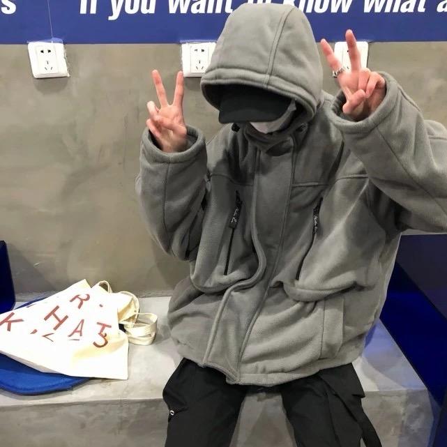 痞痞虾.