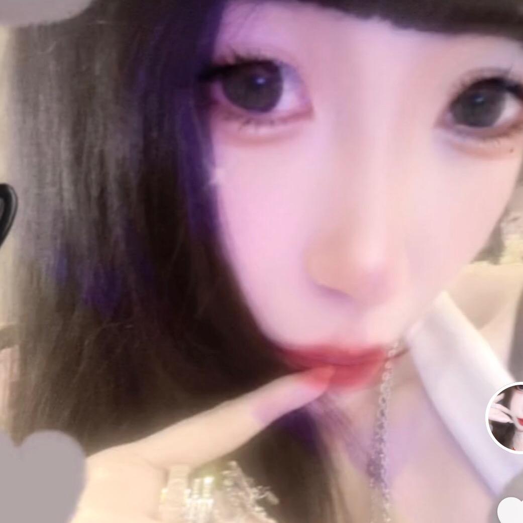 文文酱🧸🖤🩵🍒