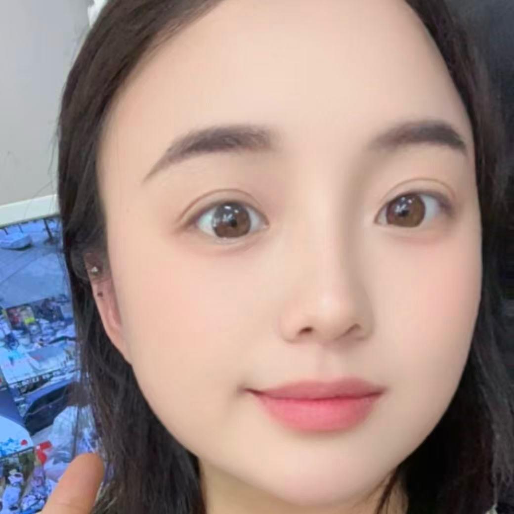 罗小妹在上班