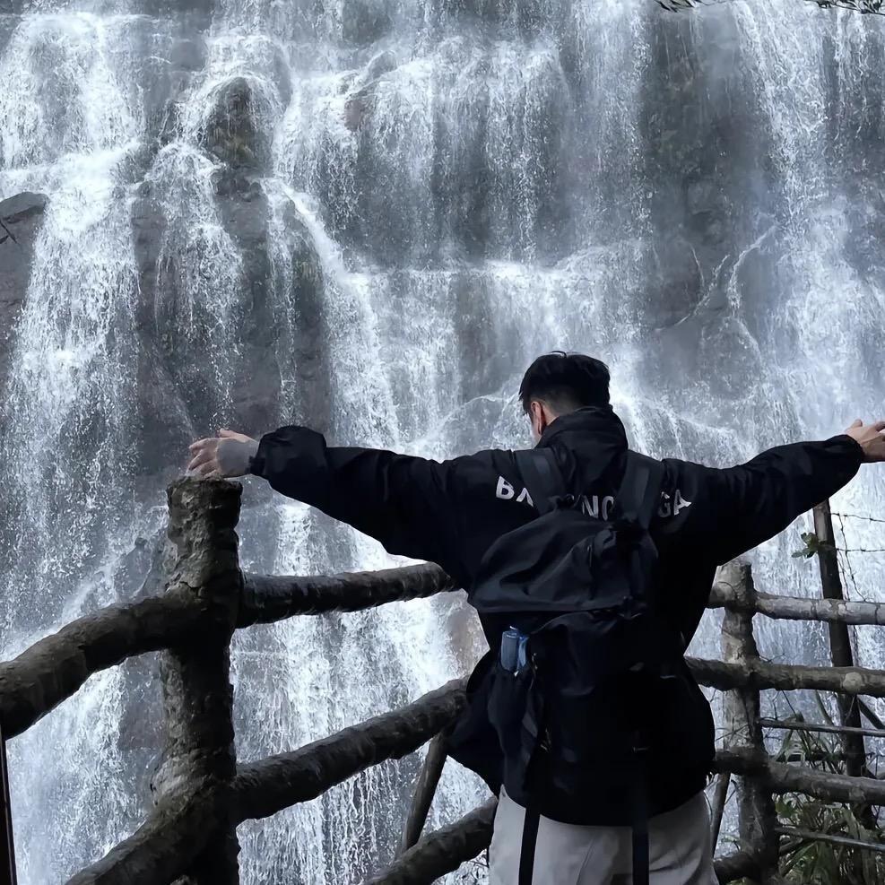 W                 🪳