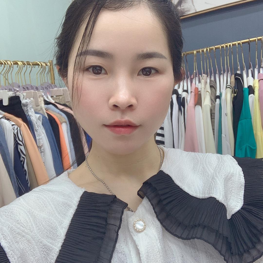 芦淞区绮亭服装店霓霞服饰