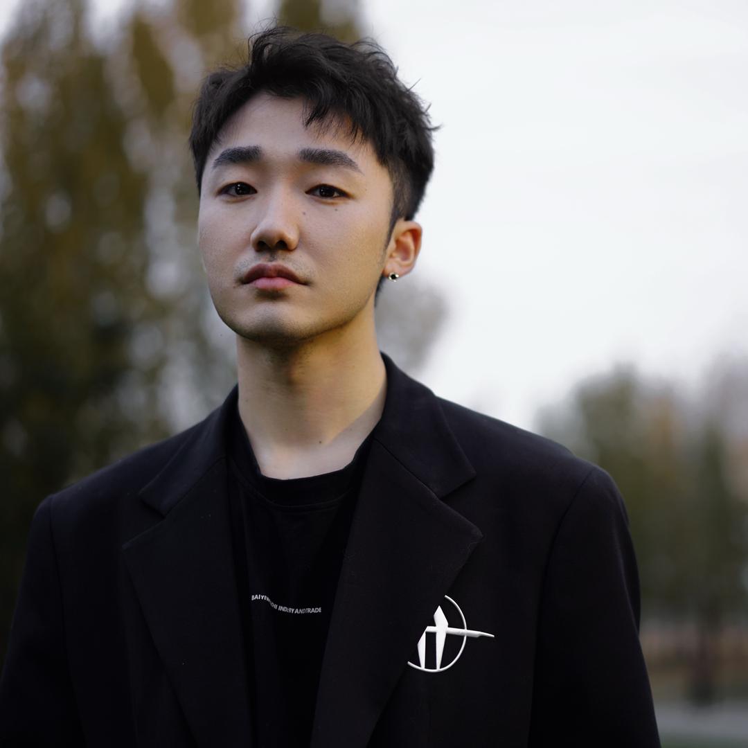 黄时雨的男发ID朋友圈