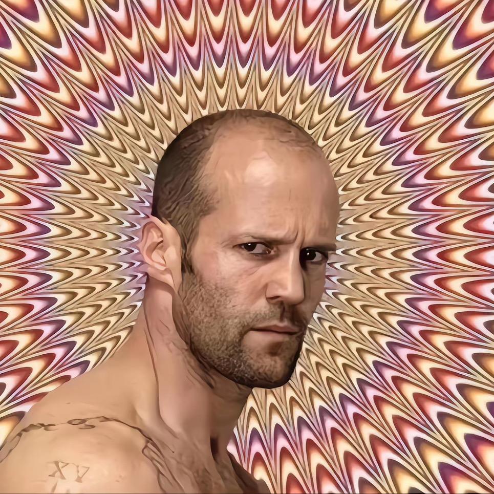 老太爬山比猴快