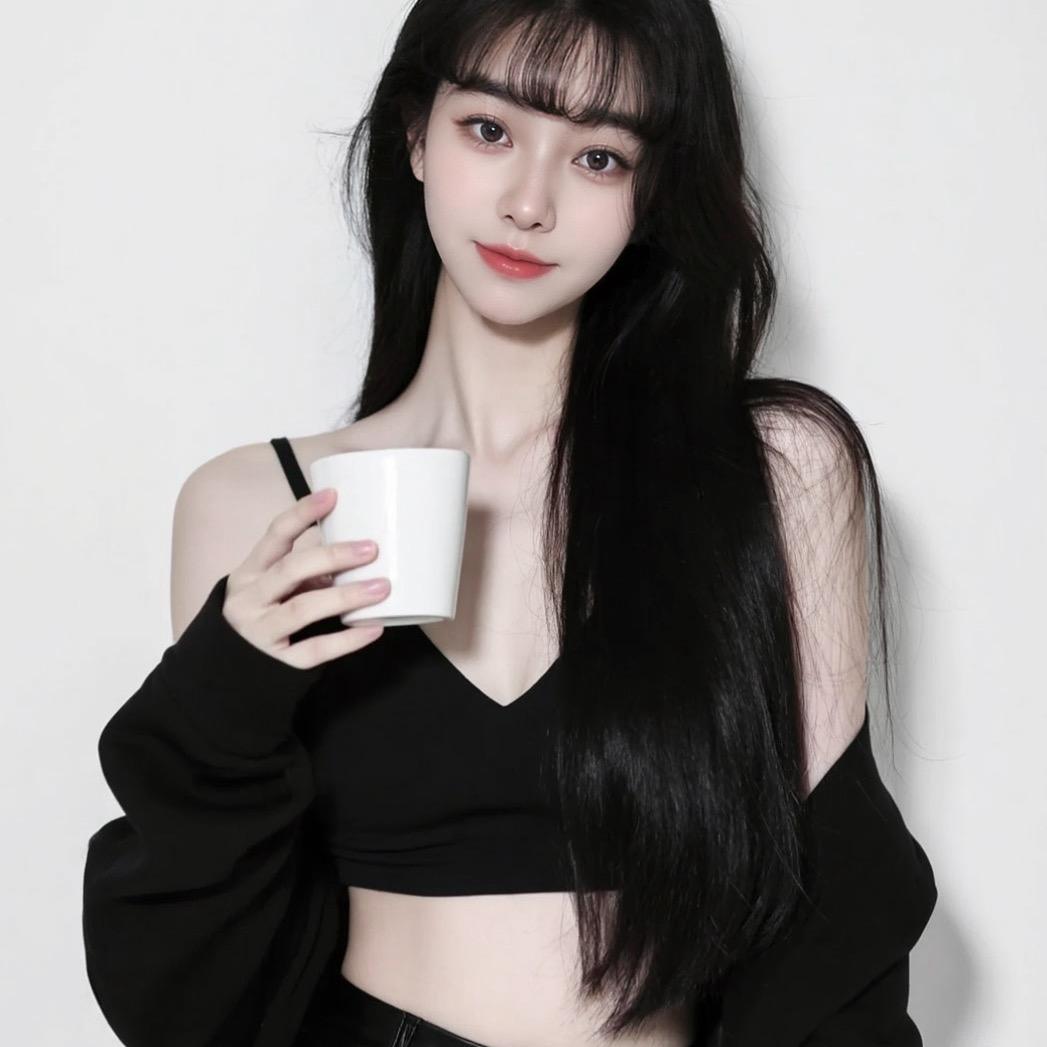 仅有白衬衫的小韵