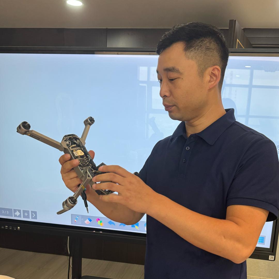 张校长教你修无人机