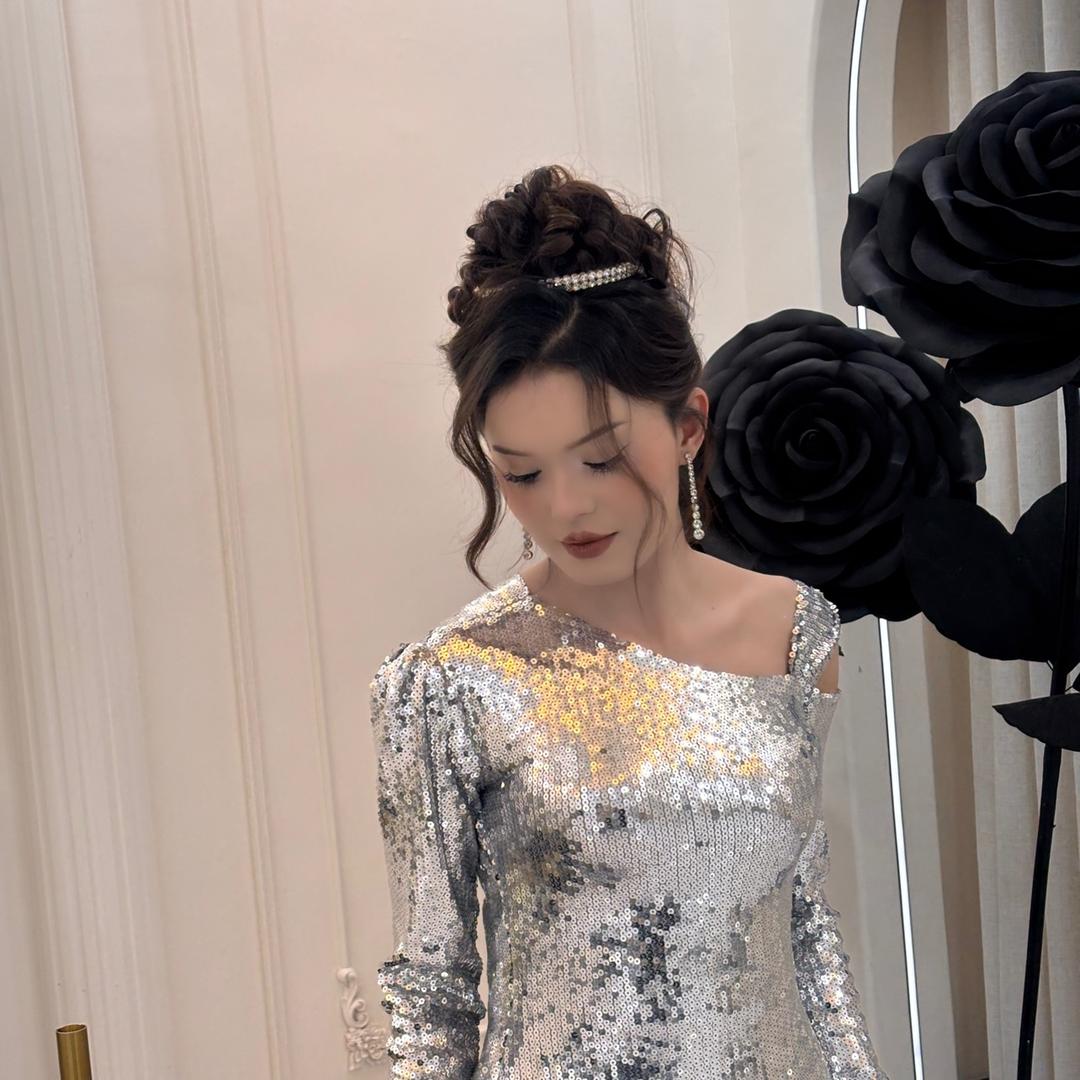 卖衣服和美甲师.❤️