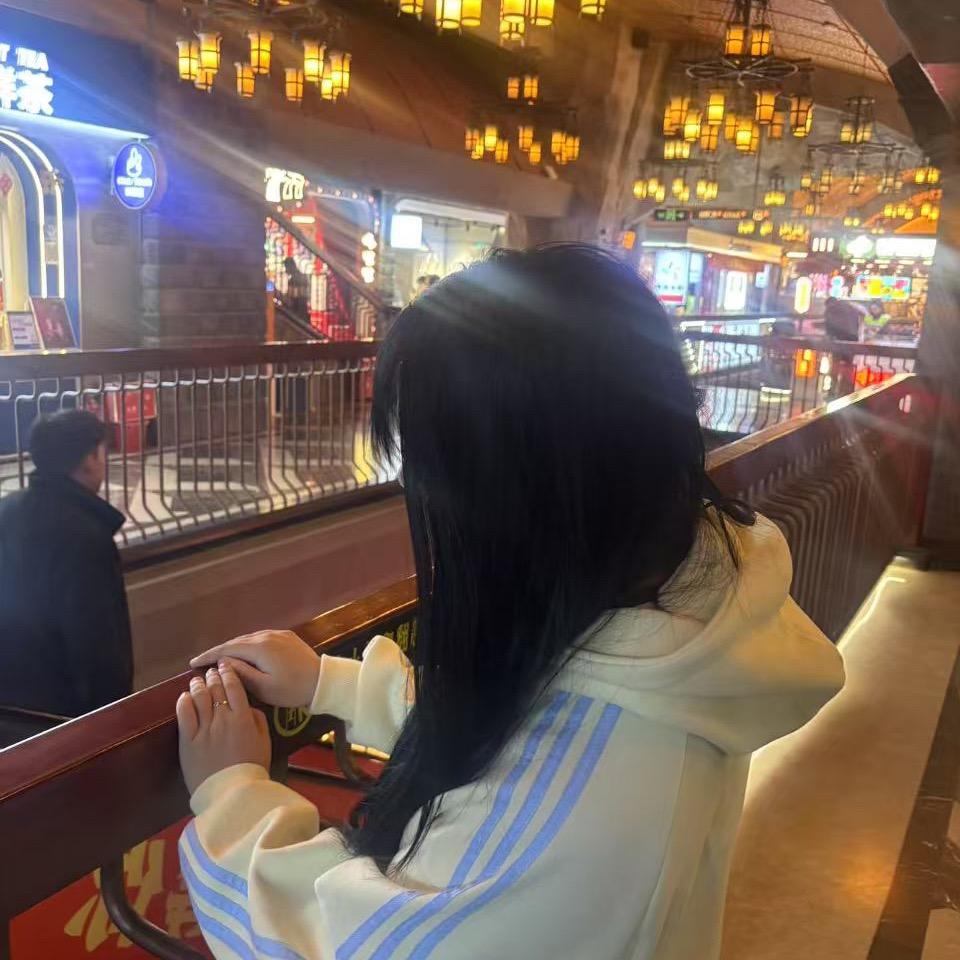 没混过社会就会卖萌、