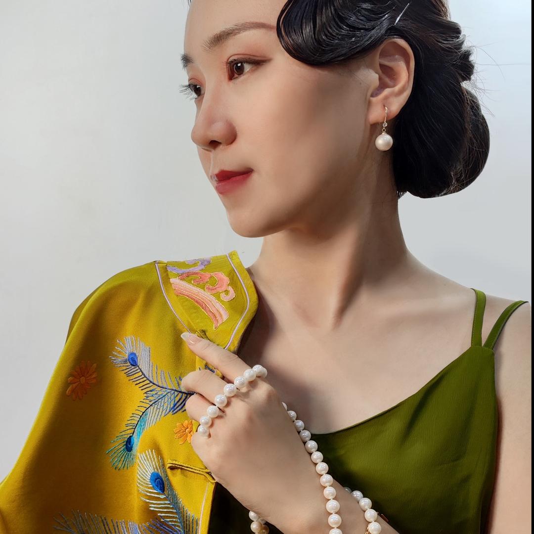 田小姐的京绣华服