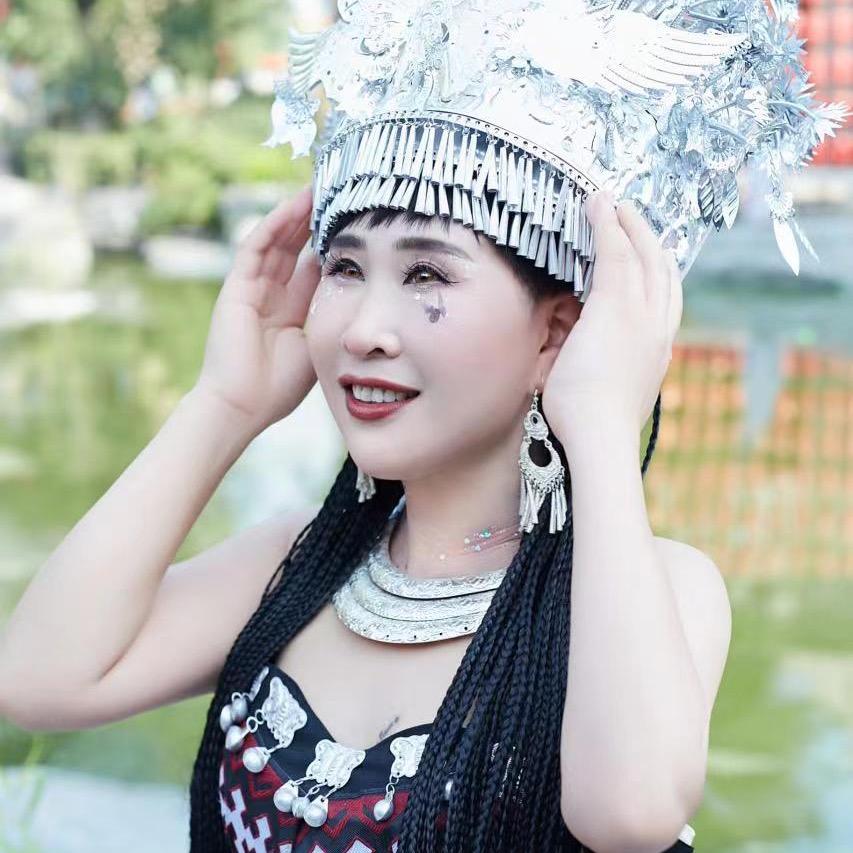 女装张春红洛宁县