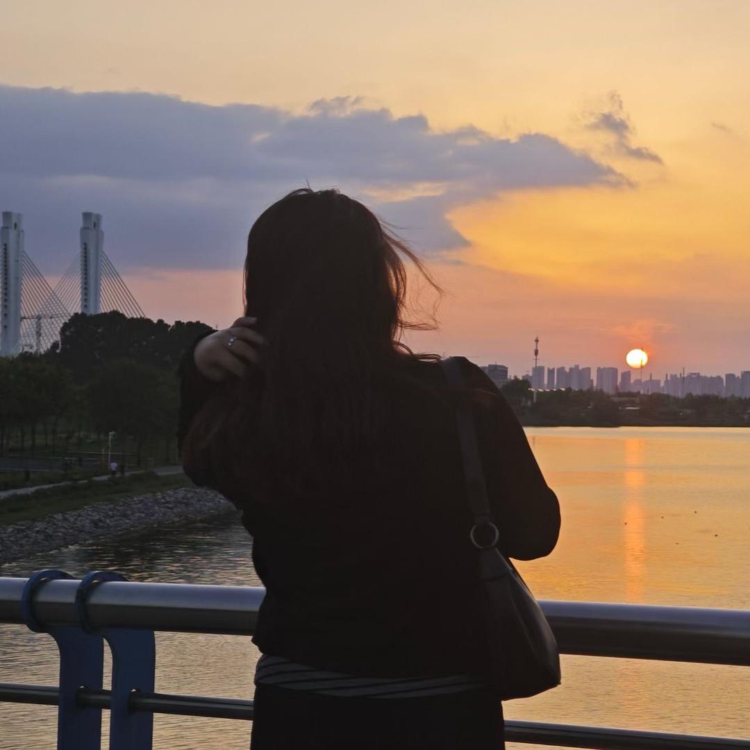 明媚