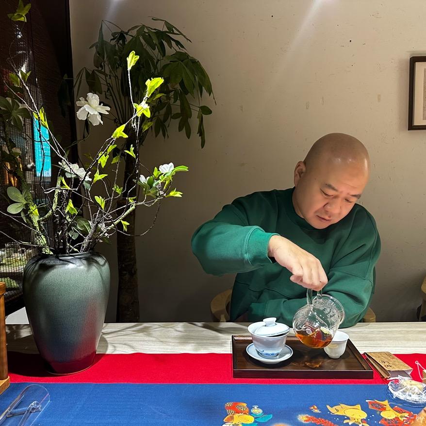 爱喝茶的韦大爷