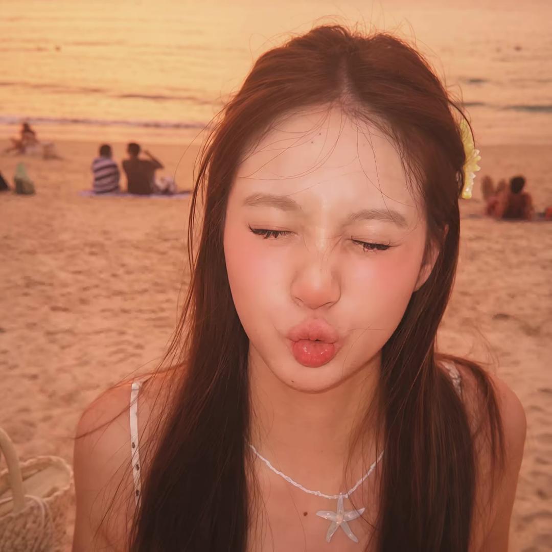 腼腆小美