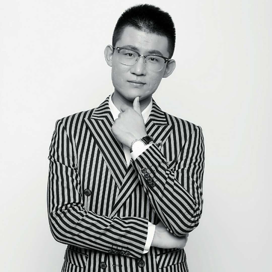 行走的正能量金龙